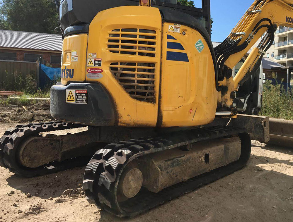 New tracks on a Komatsu excavator