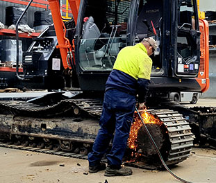 Track fitting, Pad fitting, Track shoe changeovers, Undercarriage service, Undercarriage repair