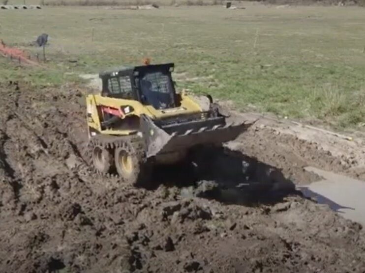 Over tyre tracks - skid steer tracks - CAT Caterpillar - mud - OTT